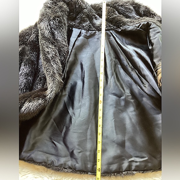 Vintage 1980’s Black Vegan Mink Wrap/Cape H1 - Picture 11 of 16